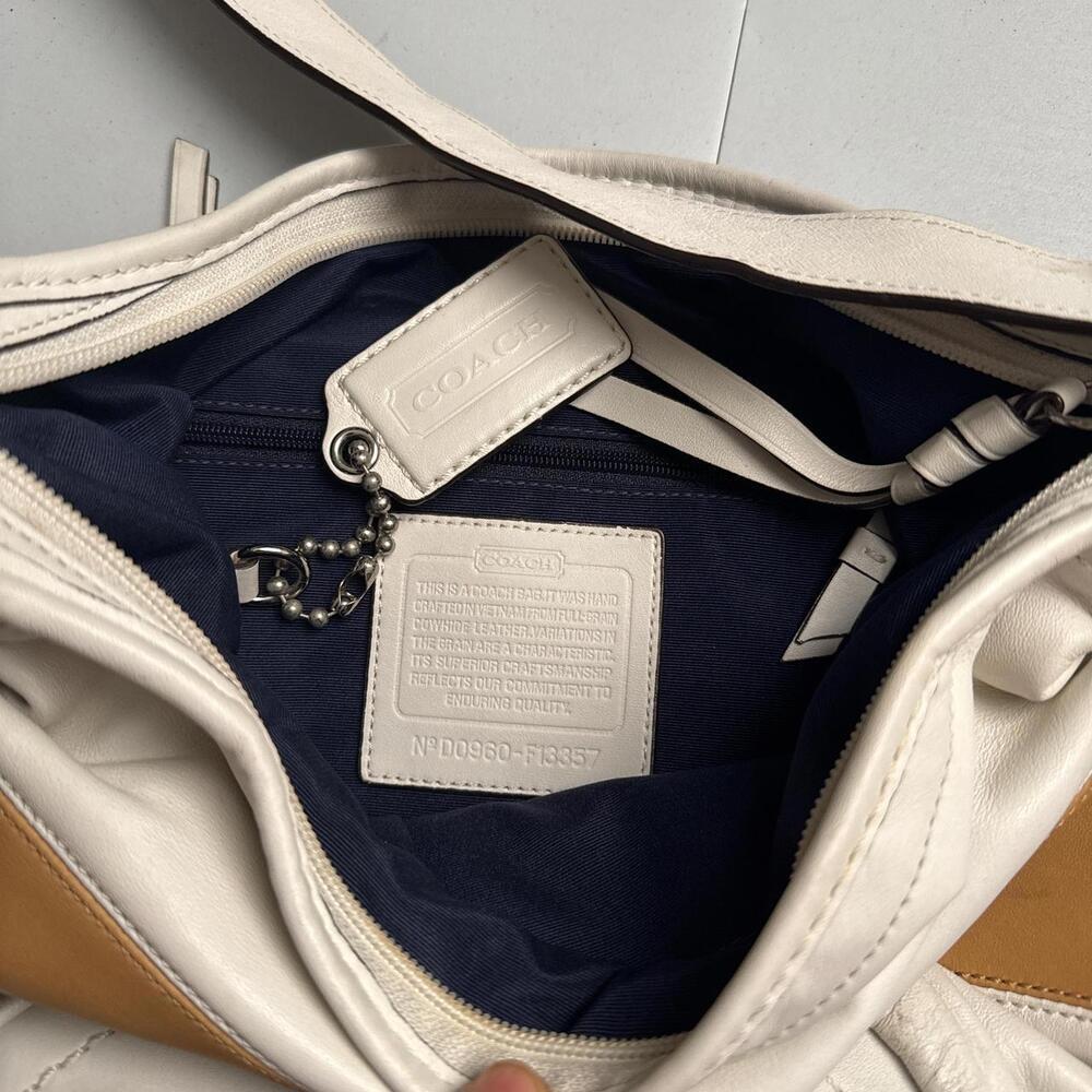 Vintage Coach two tones coquette crossbody/shoulder bag - Picture 6 of 8